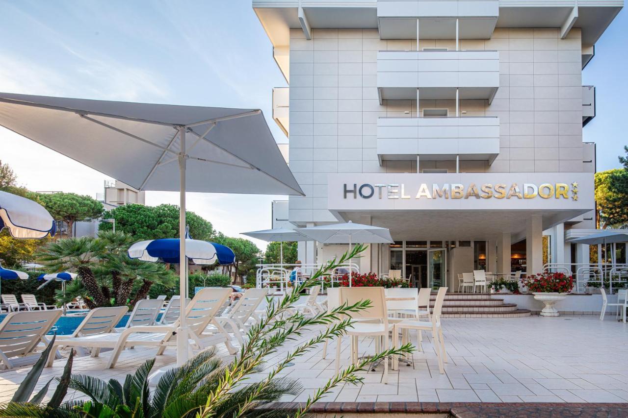 Hotel Ambassador Meuble Lignano Sabbiadoro Exterior photo